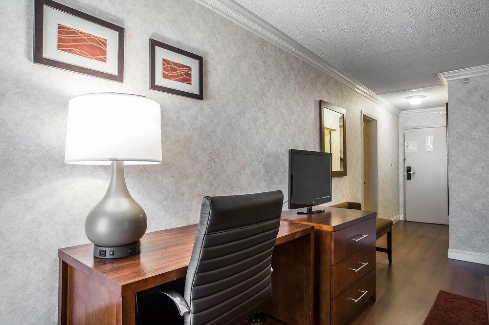 Best Western Plus Greenville I-385 Inn & Suites Экстерьер фото
